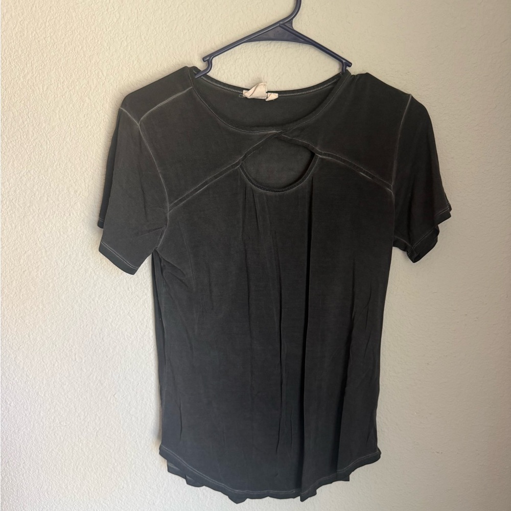 White Crow Women’s Charcoal Short Sleeve Tee with Keyhole Neck